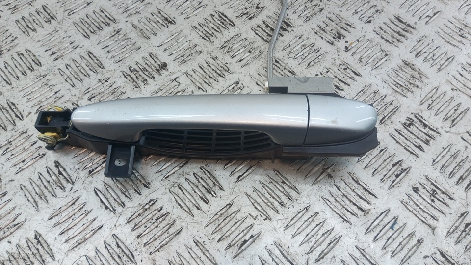 Ручка двери передней наружная левая