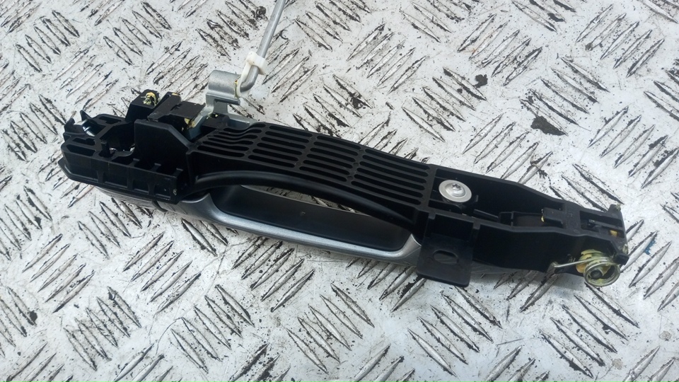 Ручка двери передней наружная левая