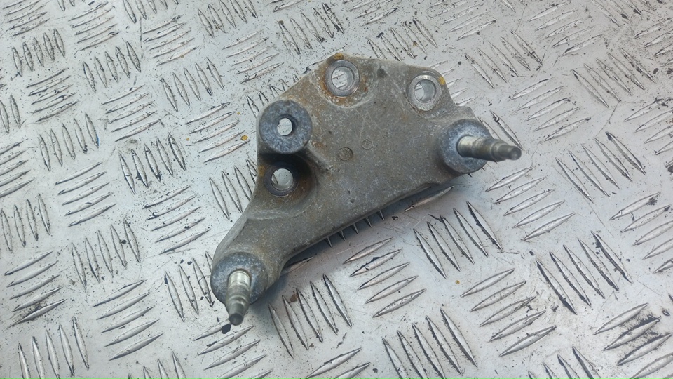 Кронштейн КПП левый