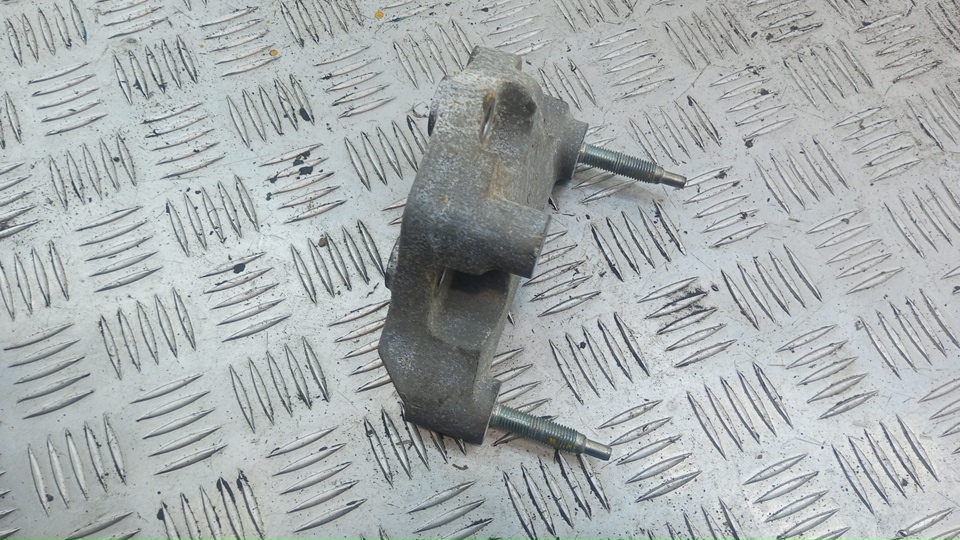 Кронштейн КПП левый