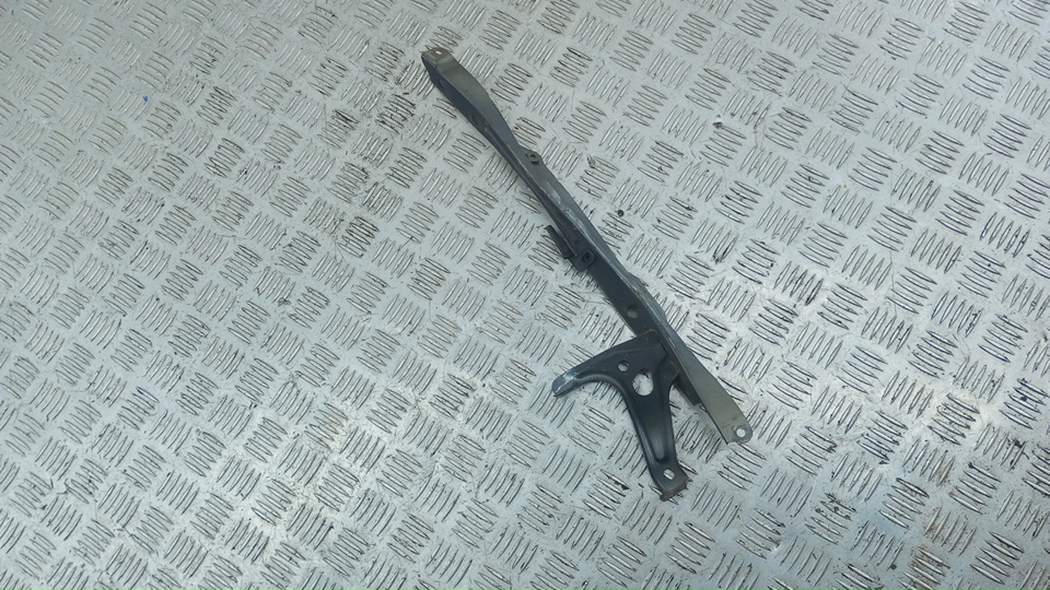 Кронштейн передней панели