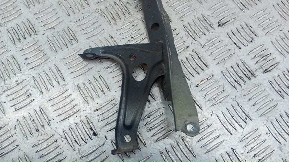 Кронштейн передней панели