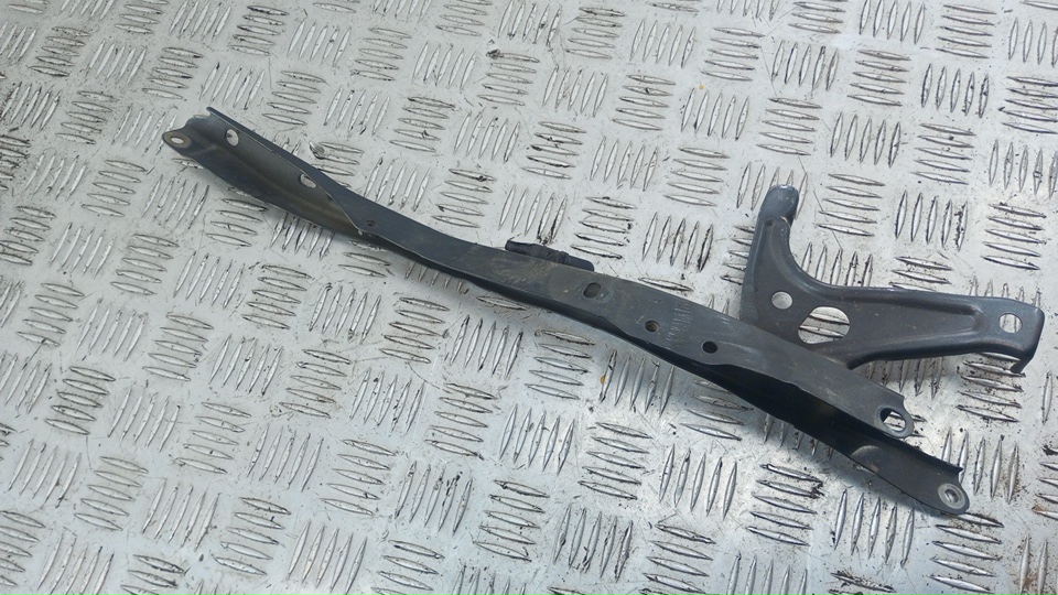 Кронштейн передней панели