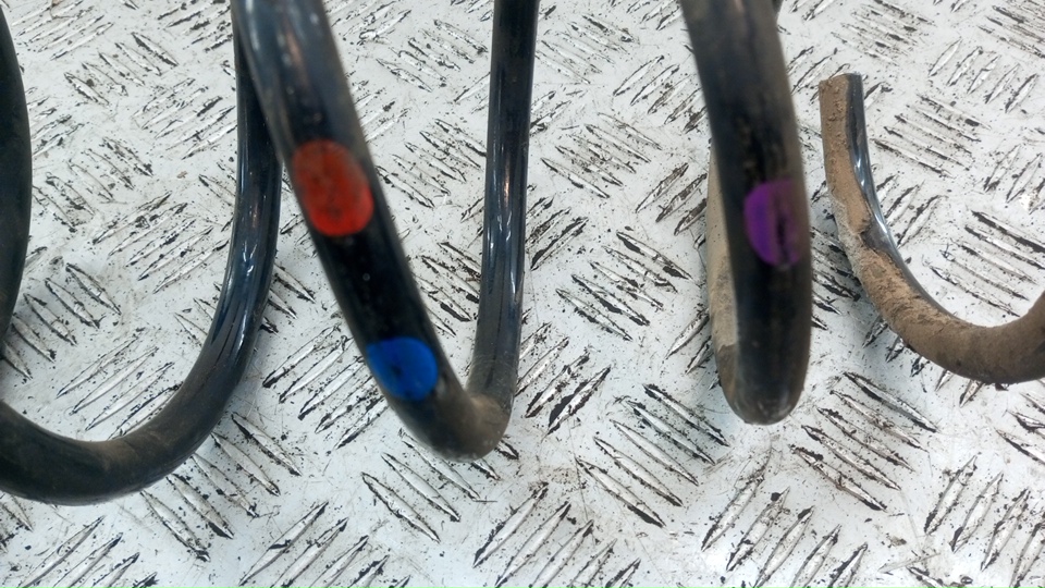 Пружина передняя