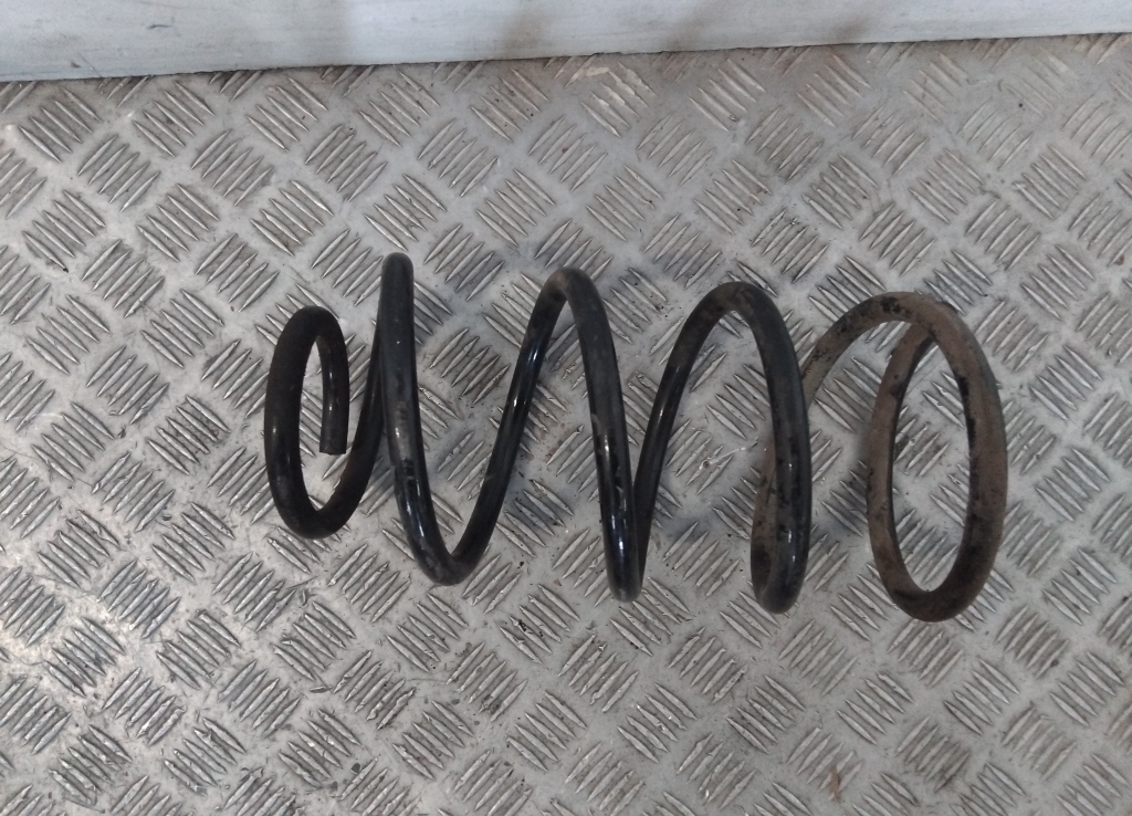 Пружина передняя