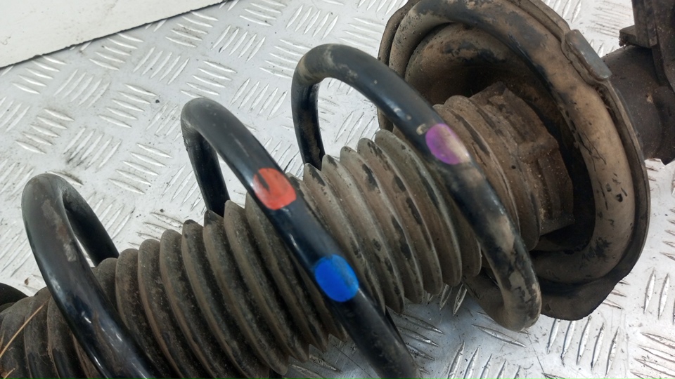 Пружина передняя