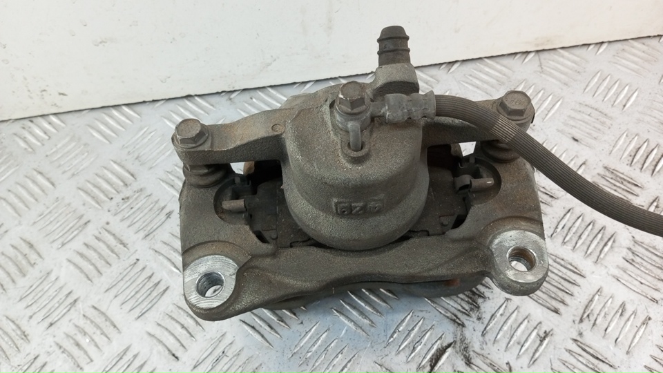 Суппорт передний правый