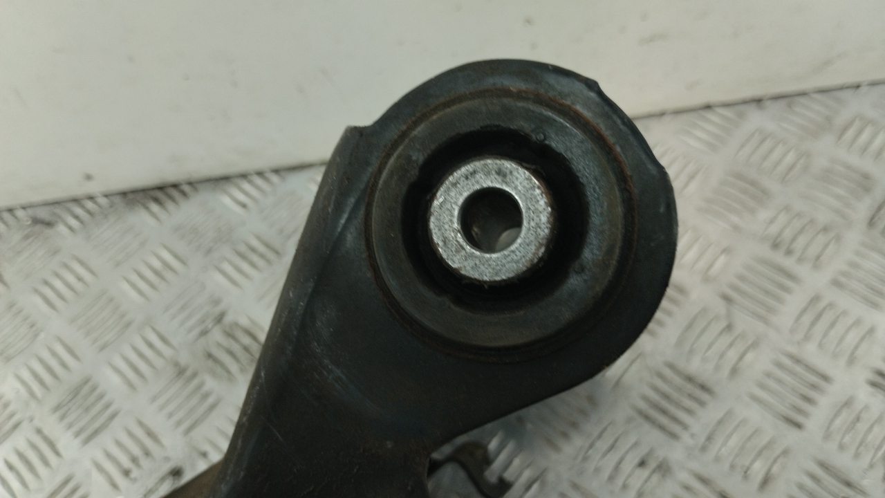 Рычаг задний верхний левый