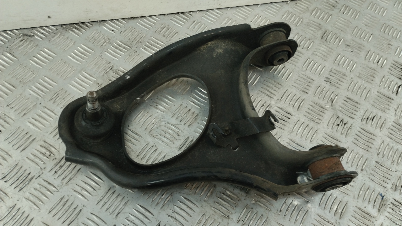 Рычаг задний верхний левый