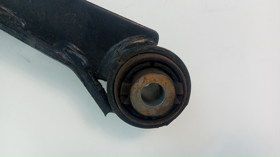 Рычаг задний верхний левый