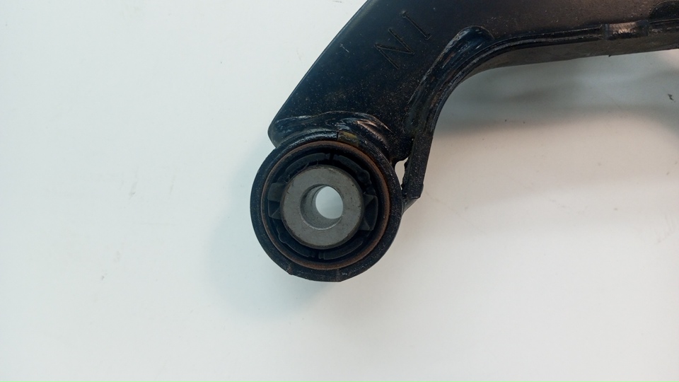 Рычаг задний верхний левый