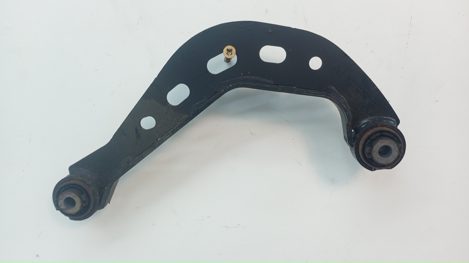 Рычаг задний верхний левый