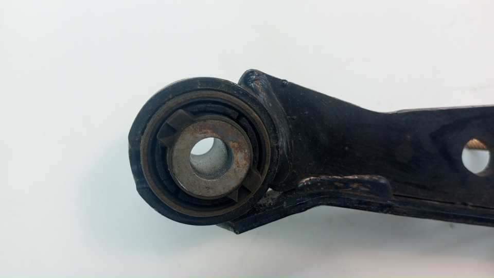 Рычаг задний верхний правый