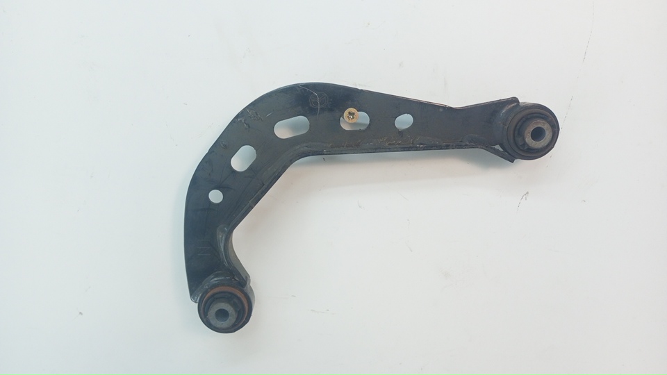 Рычаг задний верхний правый