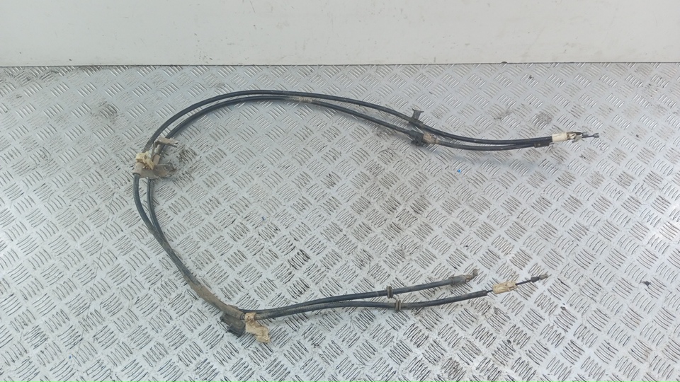 Трос стояночного тормоза