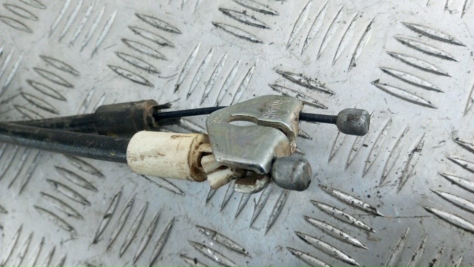 Трос стояночного тормоза