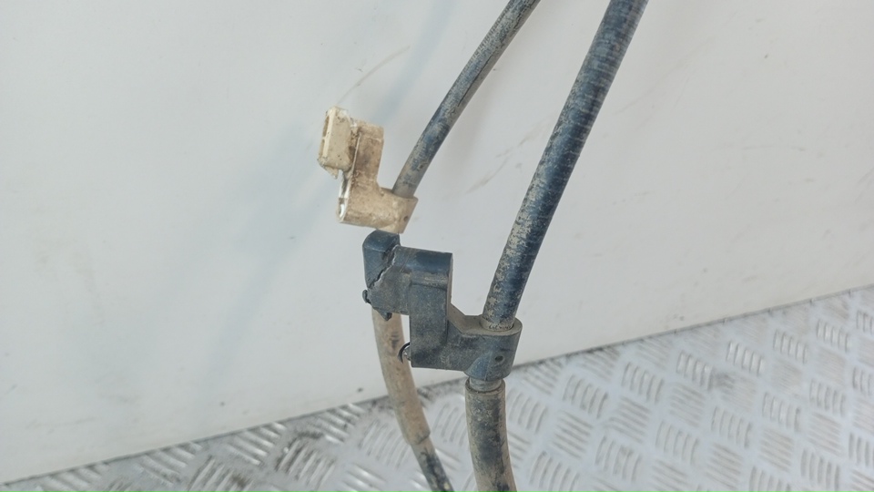 Трос стояночного тормоза