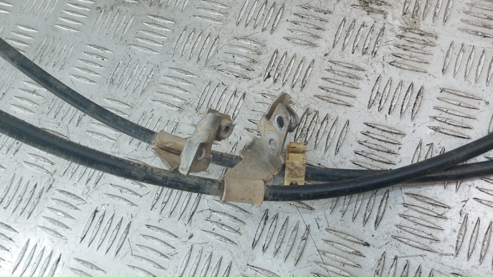 Трос стояночного тормоза