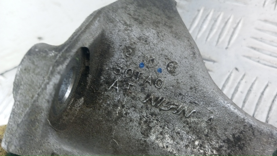 Кронштейн двигателя передний