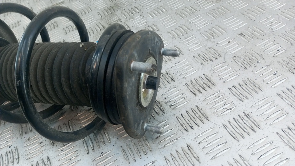 Амортизатор передний левый