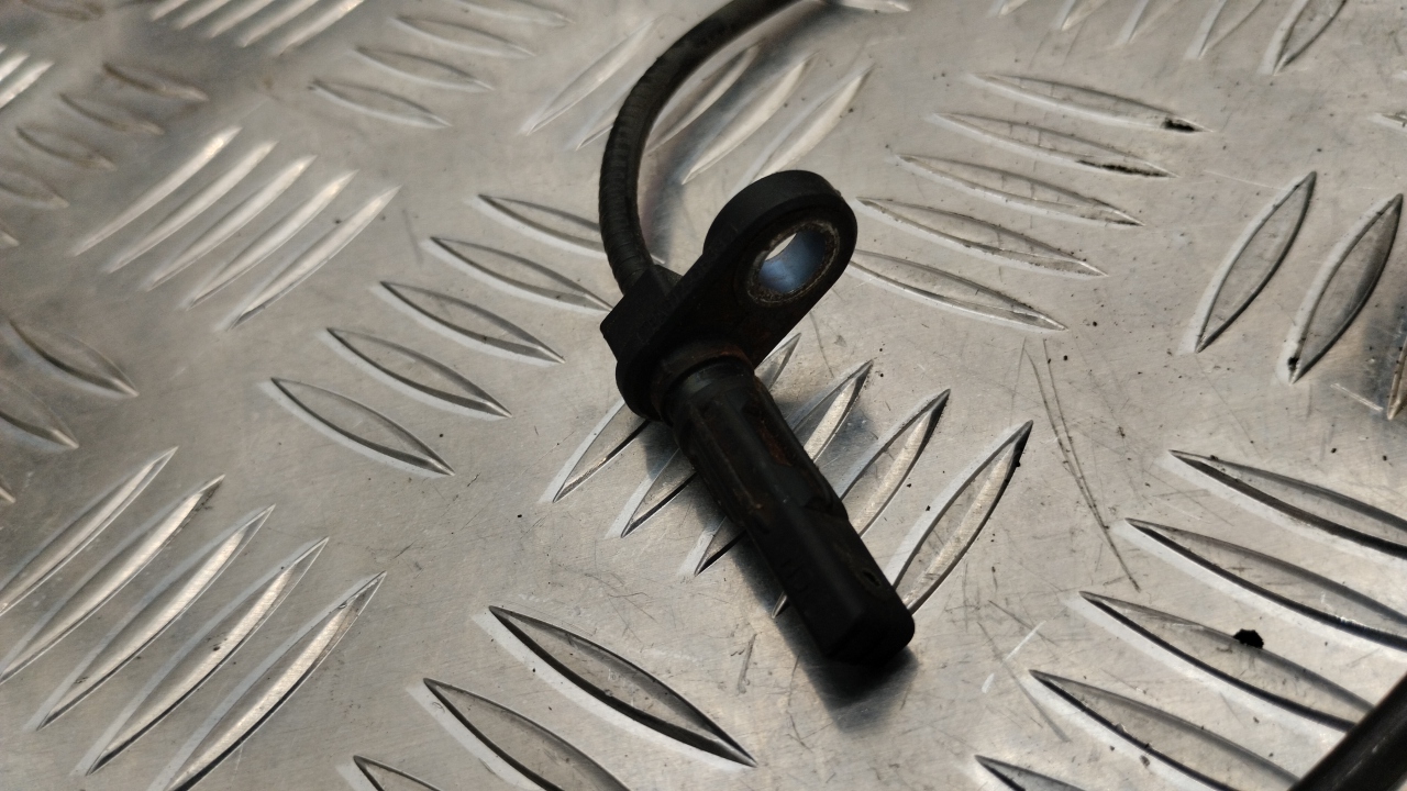 Датчик ABS передний левый