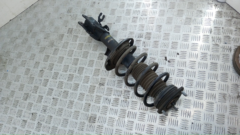 Пружина передняя