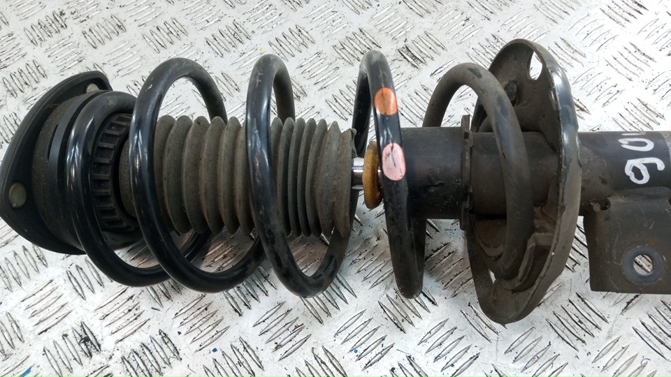 Пружина передняя