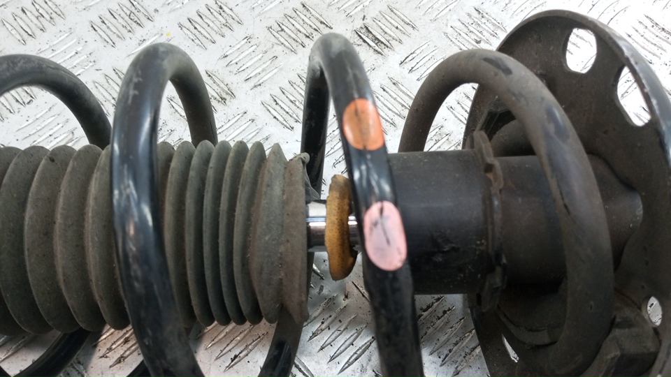 Пружина передняя