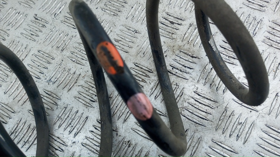 Пружина передняя