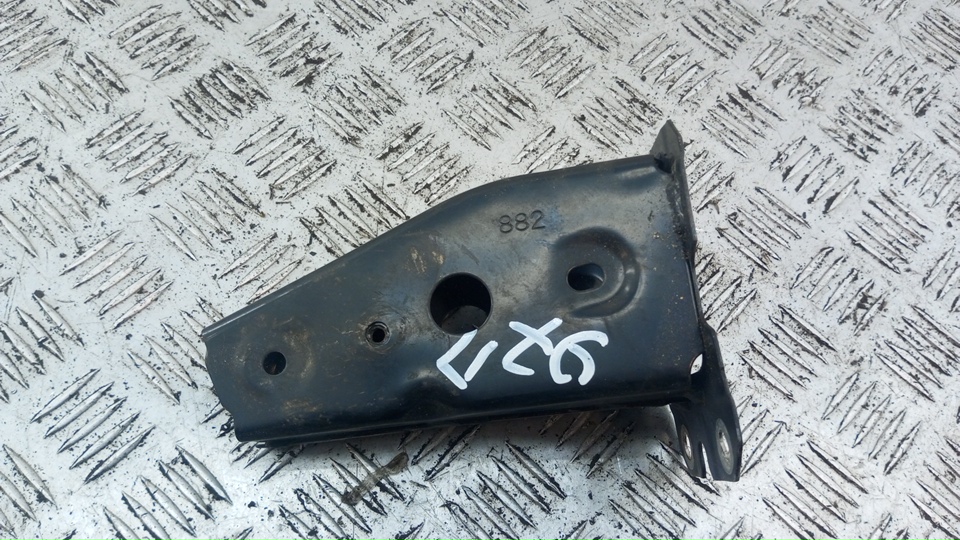 Кронштейн усилителя переднего бампера правый