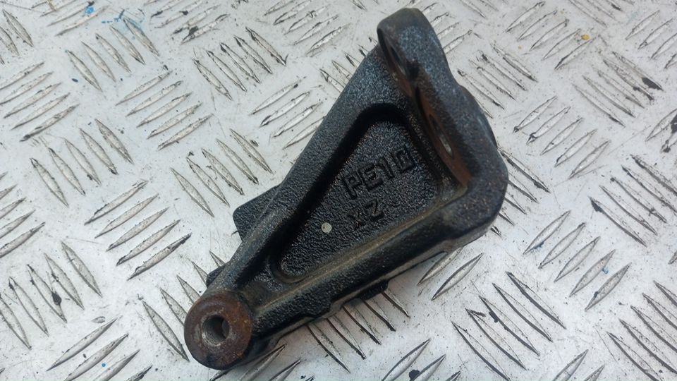 Кронштейн двигателя задний