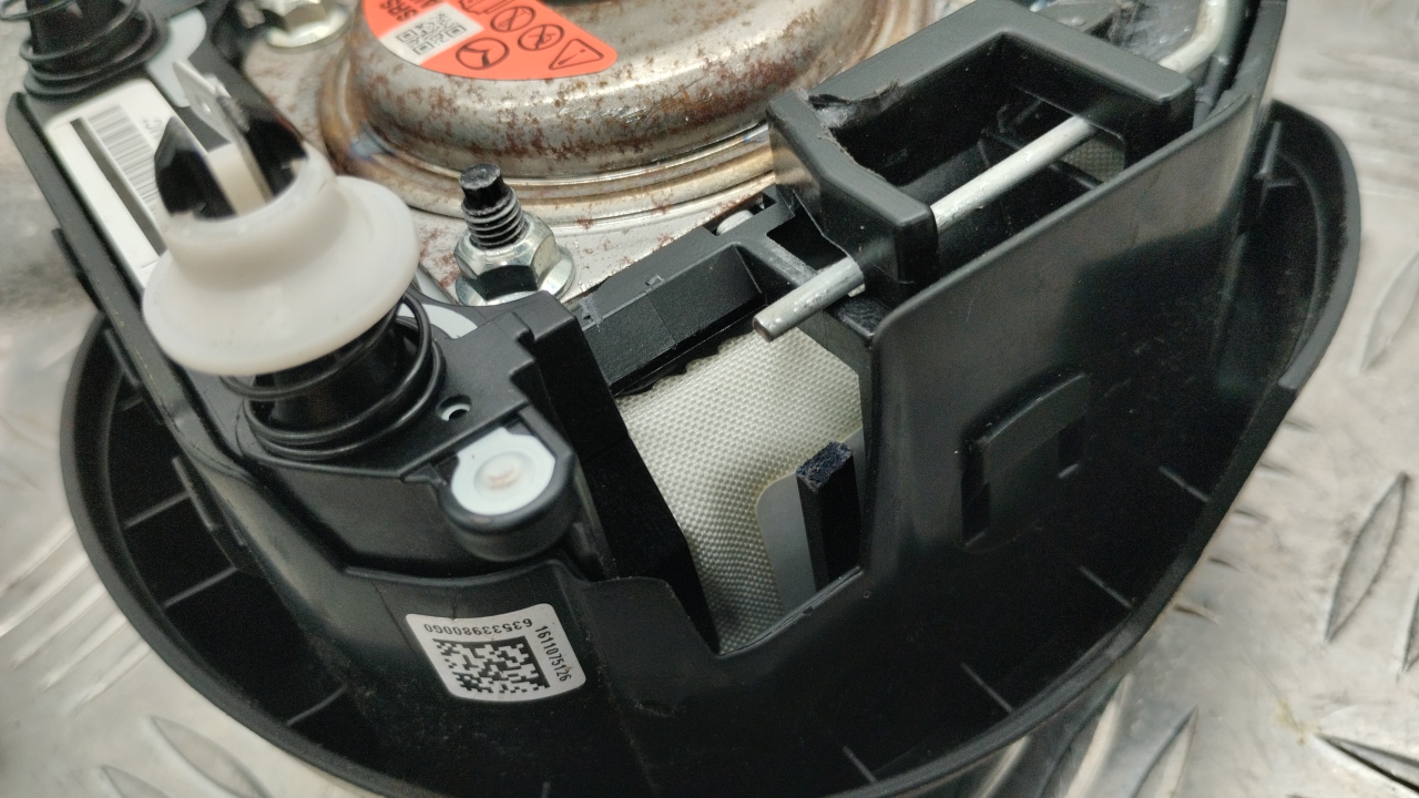 Подушка безопасности в рулевое колесо