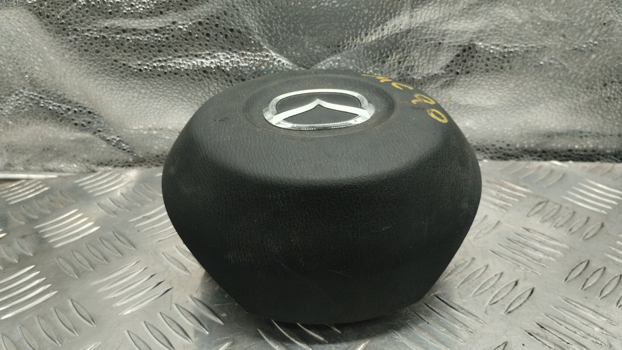 Подушка безопасности в рулевое колесо