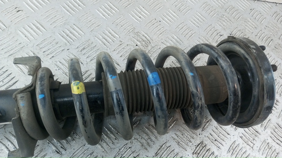 Пружина передняя