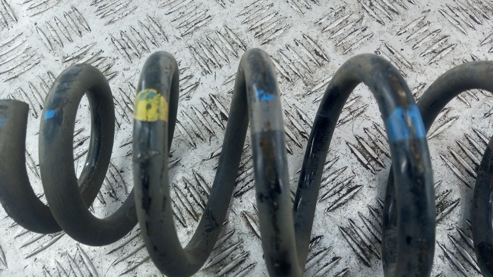 Пружина передняя