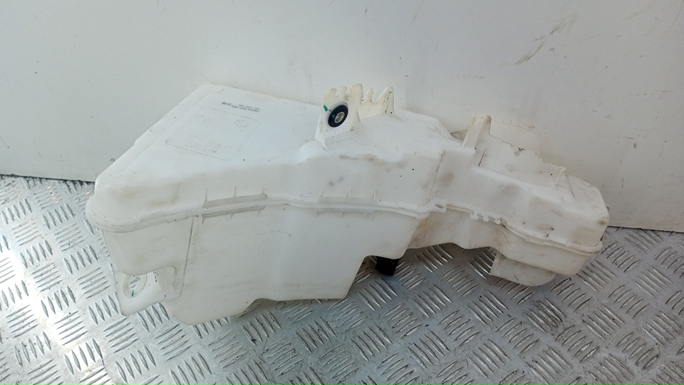 Бачок омывателя лобового стекла