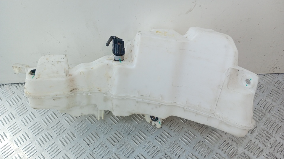 Бачок омывателя лобового стекла