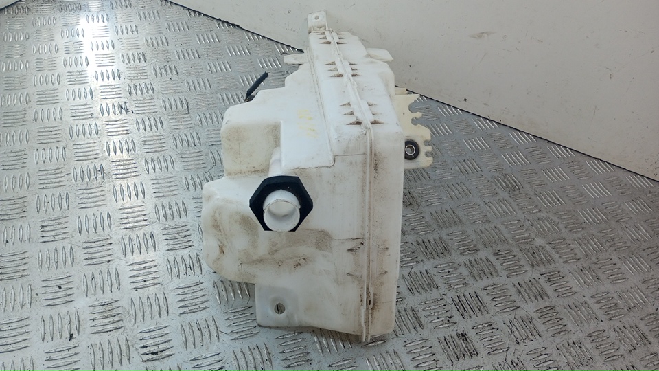 Бачок омывателя лобового стекла