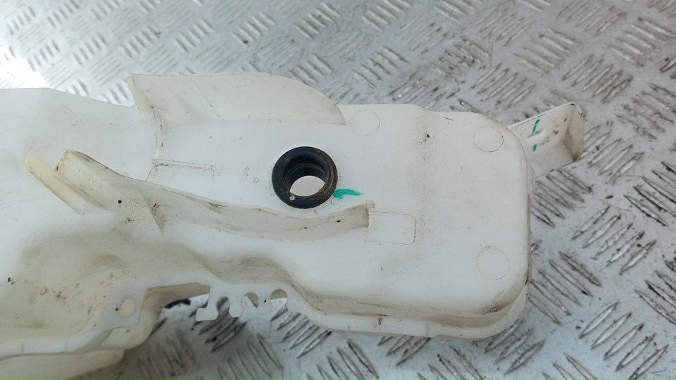 Бачок омывателя лобового стекла