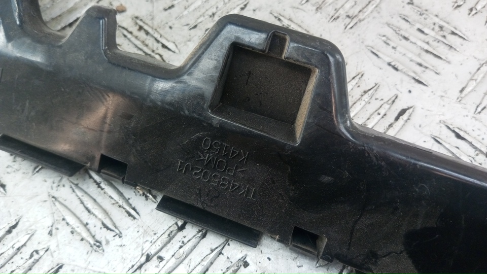 Кронштейн заднего бампера левый