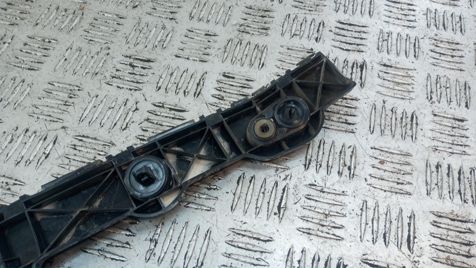 Кронштейн заднего бампера левый