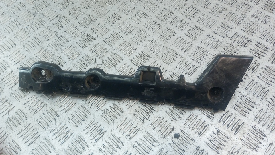 Кронштейн заднего бампера правый