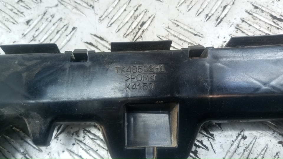 Кронштейн заднего бампера правый