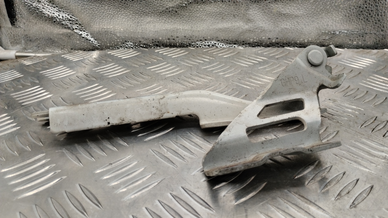 Петля капота левая