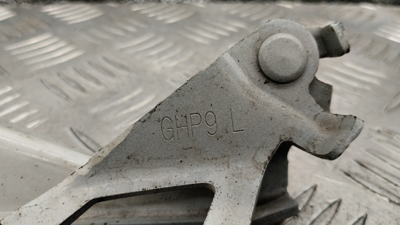 Петля капота левая