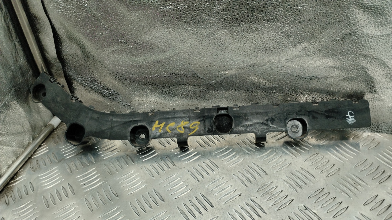 Кронштейн заднего бампера правый