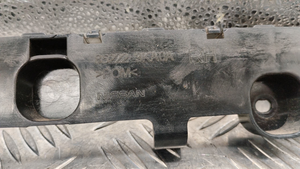 Кронштейн заднего бампера правый