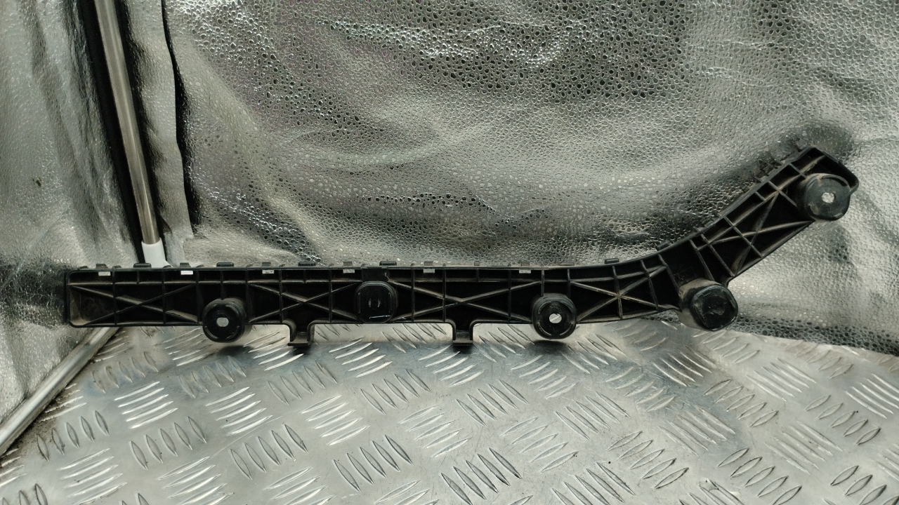 Кронштейн заднего бампера правый