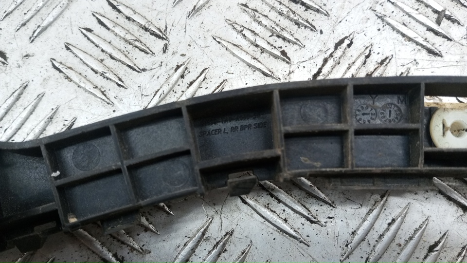 Кронштейн заднего бампера левый