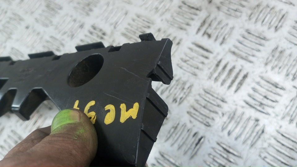 Кронштейн заднего бампера левый